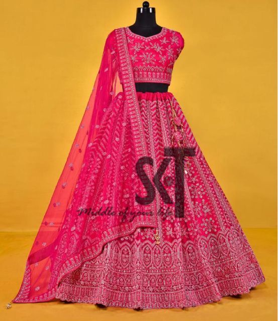 traditionelles indisches Kleid im SKT Nathan Shop